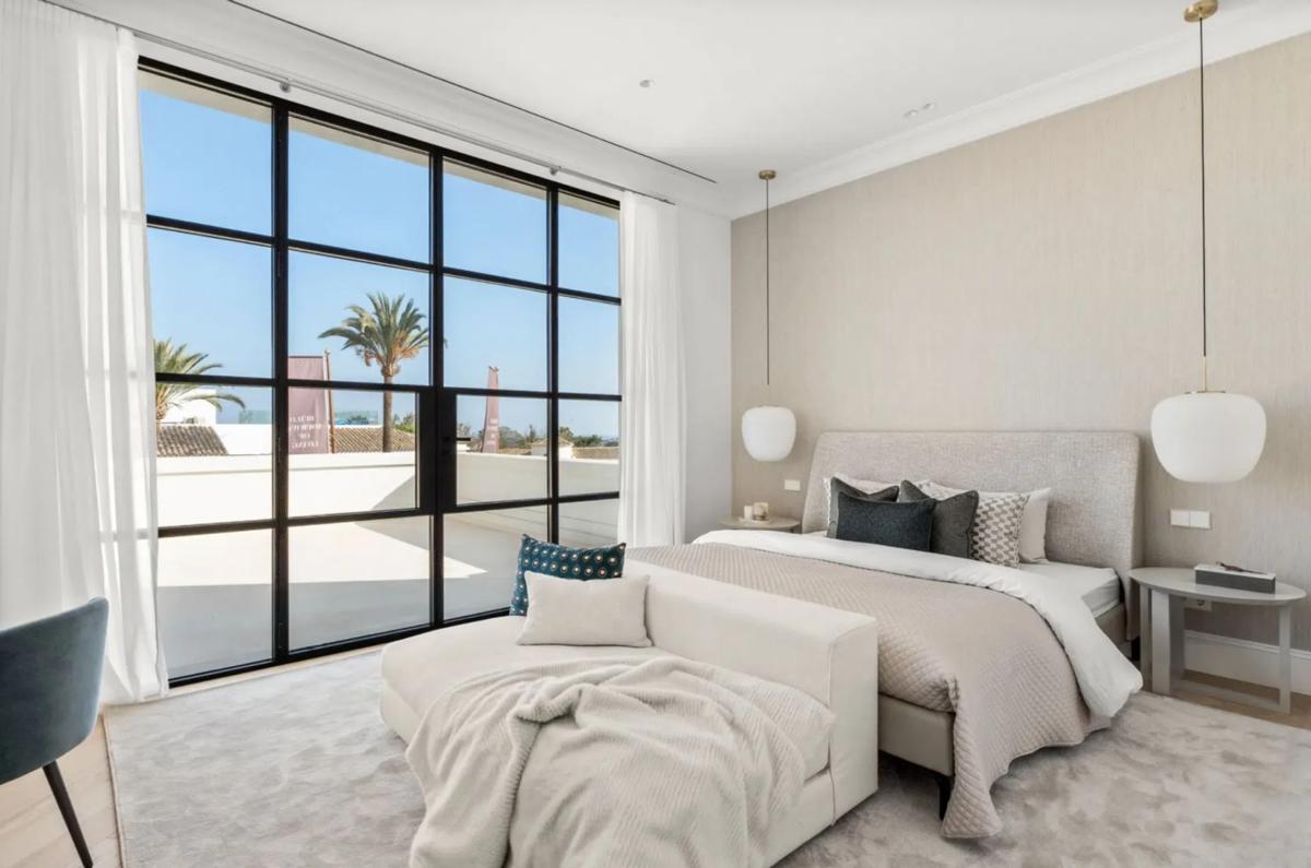 Sale of independent chalet in Barrio Nueva Andalucía, Marbella
photo 2