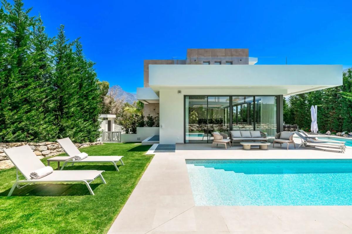 Sale of independent chalet in Barrio Nueva Andalucía, Marbella
 photo 2