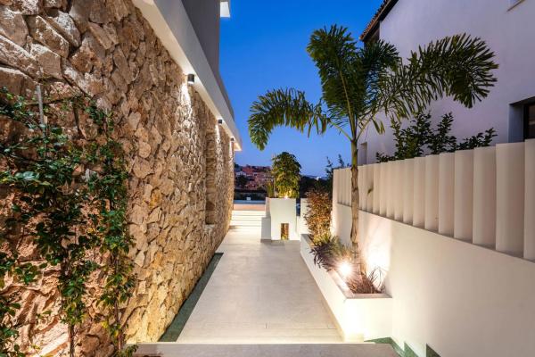 Chalet wolnostojący na sprzedaż w  Calle 18B Nva Andaluc, Marbella photo 2