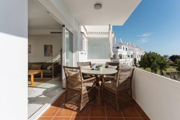 Piso en venta en CL LOS GLADIOLOS-NVA ANDALUC, 1, Marbella
 photo 1