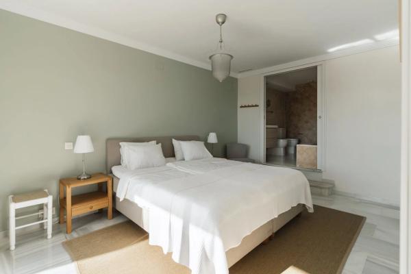 Piso en venta en CL LOS GLADIOLOS-NVA ANDALUC, 1, Marbella
 photo 2