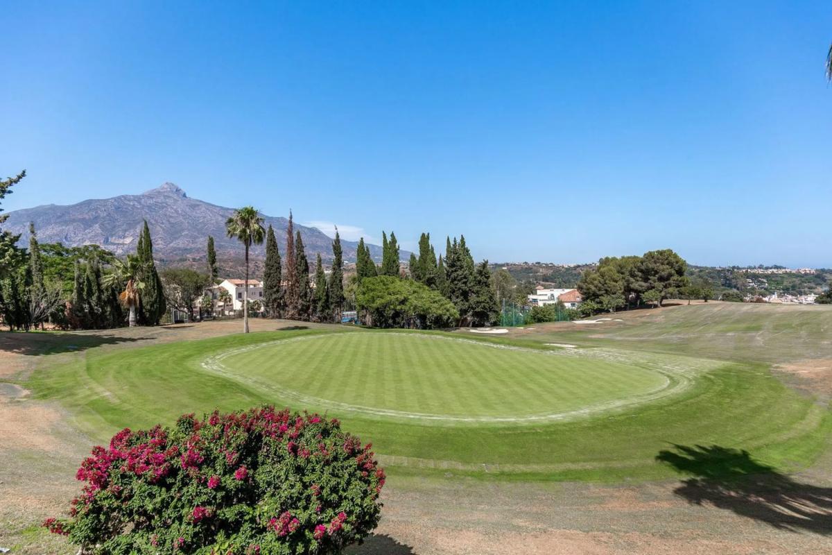 Venta de chalet adosado en Calle el Califa , Marbella photo 2