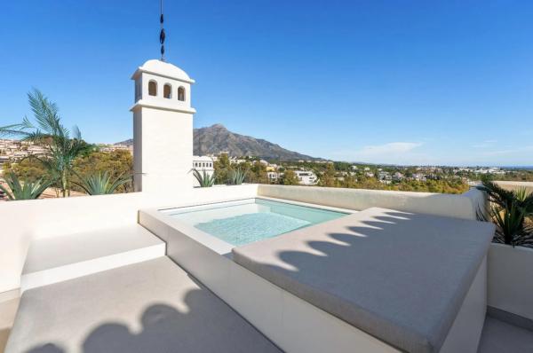 Duplex en venta en Barrio Nueva Andalucía, Marbella photo 1