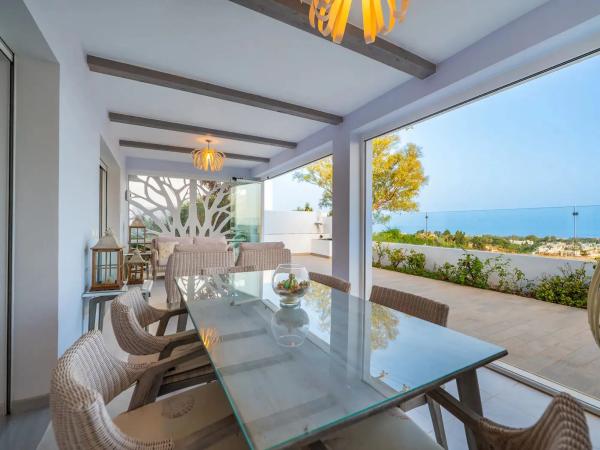Chalet wolnostojący na sprzedaż w  Calle 18B Nva Andaluc, Marbella photo 2