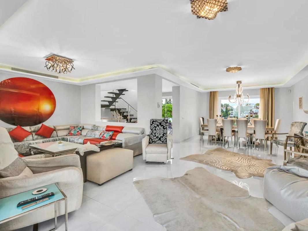 Sprzedaż niezależnego domku jednorodzinnego w Calle 18B Nva Andaluc, Marbella photo 4