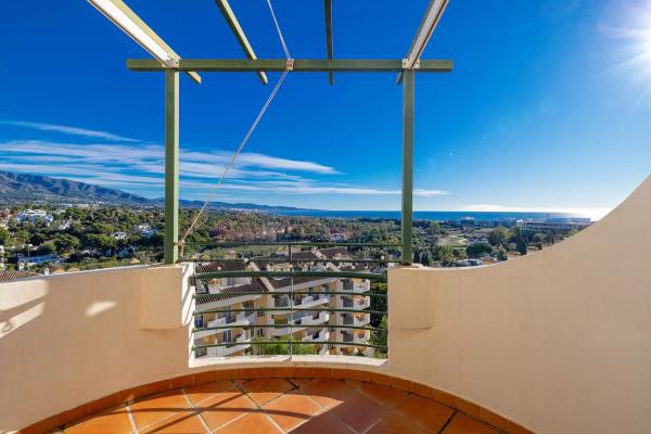 Piso en venta en Calle de las Adelfas s/n, Marbella
 photo 2