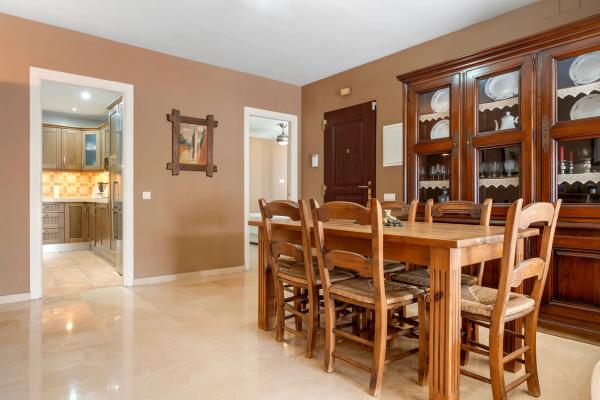 Piso en venta en Calle las Hortensias, 31, Marbella
 photo 2
