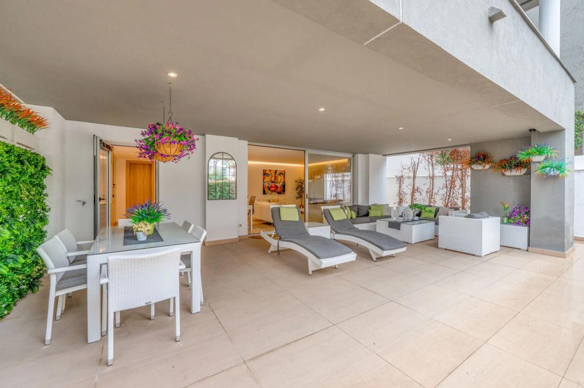 Sale of apartment in Calle 12B Nva Andaluc, Marbella
photo 2