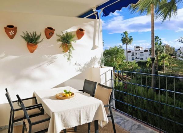Piso en venta en Calle Los Jazmines, Marbella
 photo 1