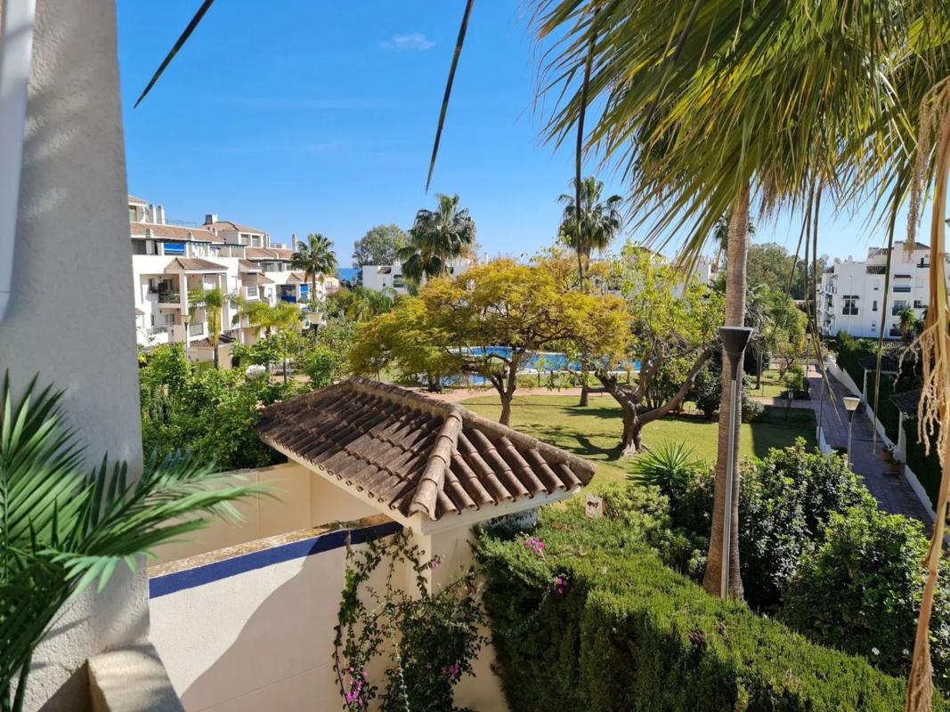 Venta de piso en Calle Los Jazmines, Marbella
 photo 2