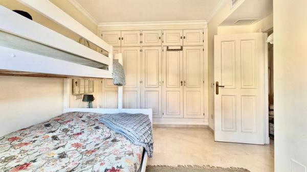 Piso en venta en Calle Yedras, 2, Marbella
thumbnail 1