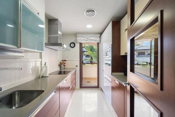 Piso en venta en CL ADELFAS, 18, Marbella
thumbnail 1