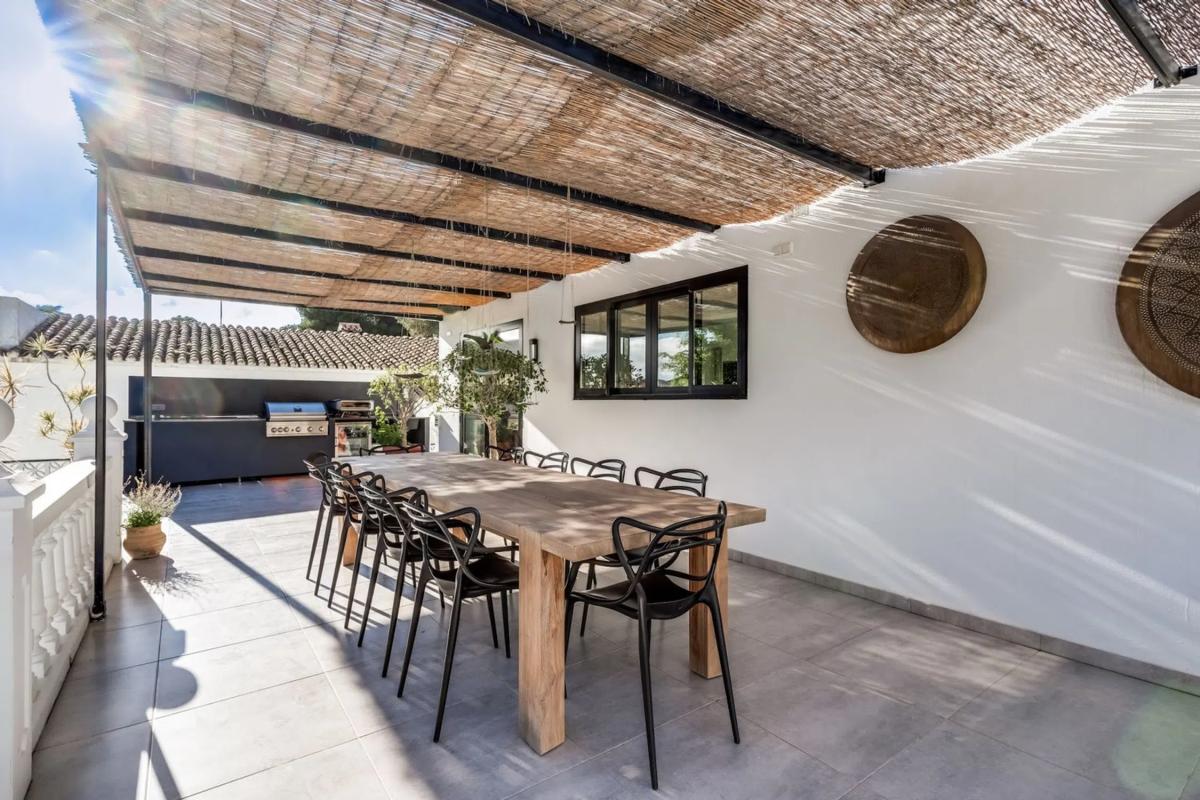 Sale of independent chalet in Barrio Nueva Andalucía, Marbella
photo 1