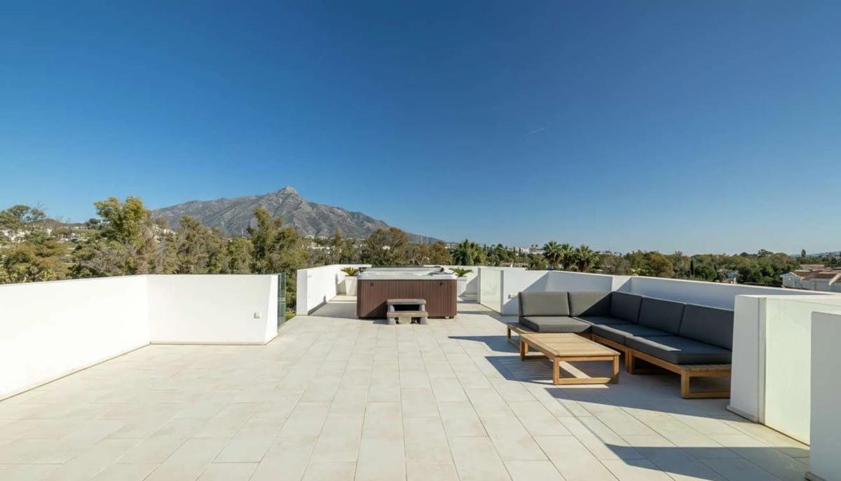 Продажа отдельного шале в Barrio Nueva Andalucía, Марбелла photo 1