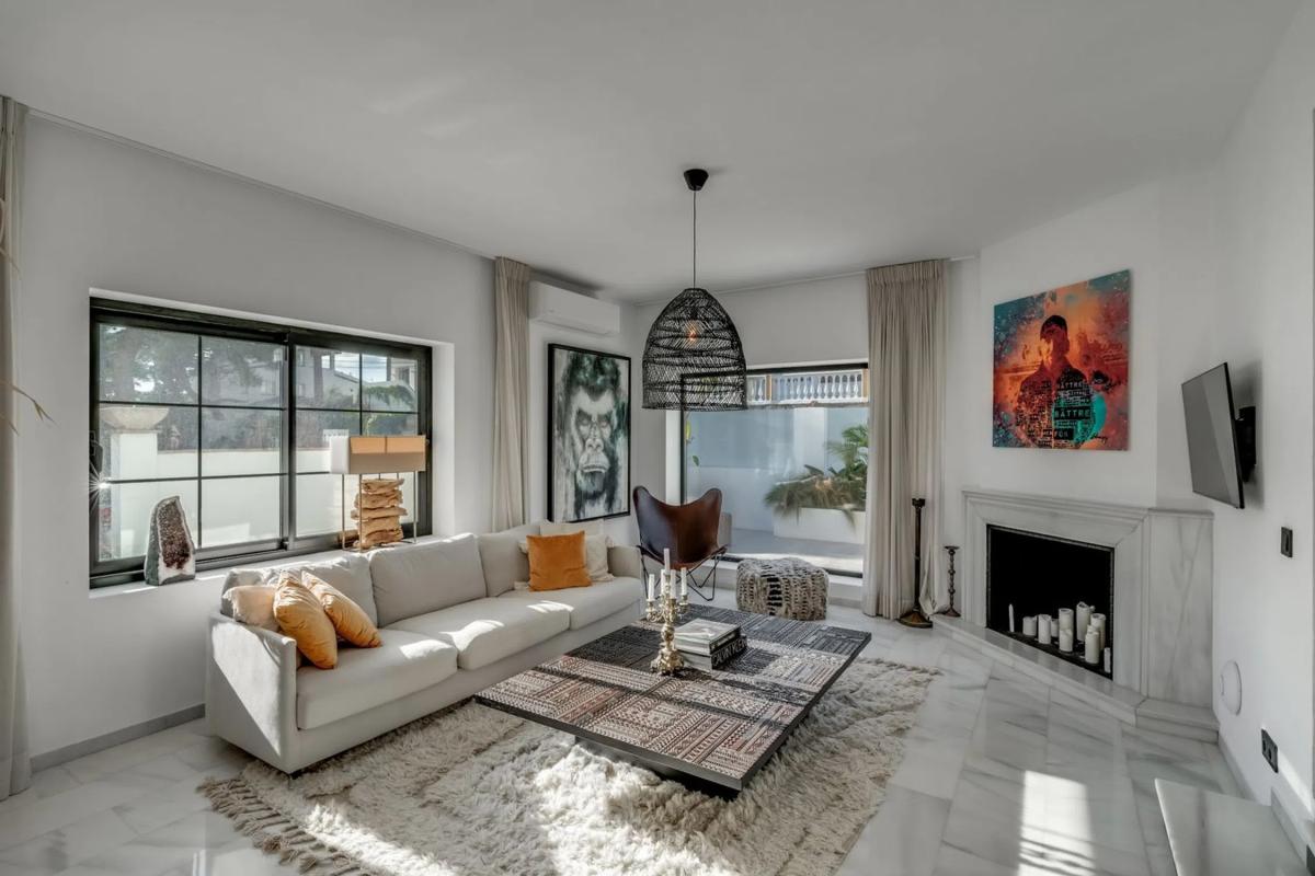 Sale of independent chalet in Barrio Nueva Andalucía, Marbella
photo 2