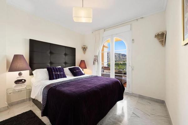 Piso en venta en Avenida de Manolete, Marbella
thumbnail 1