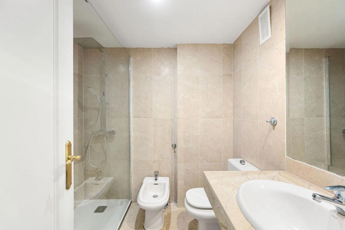 Продажа квартиры на Avenida de Manolete, Марбелла
 photo 4