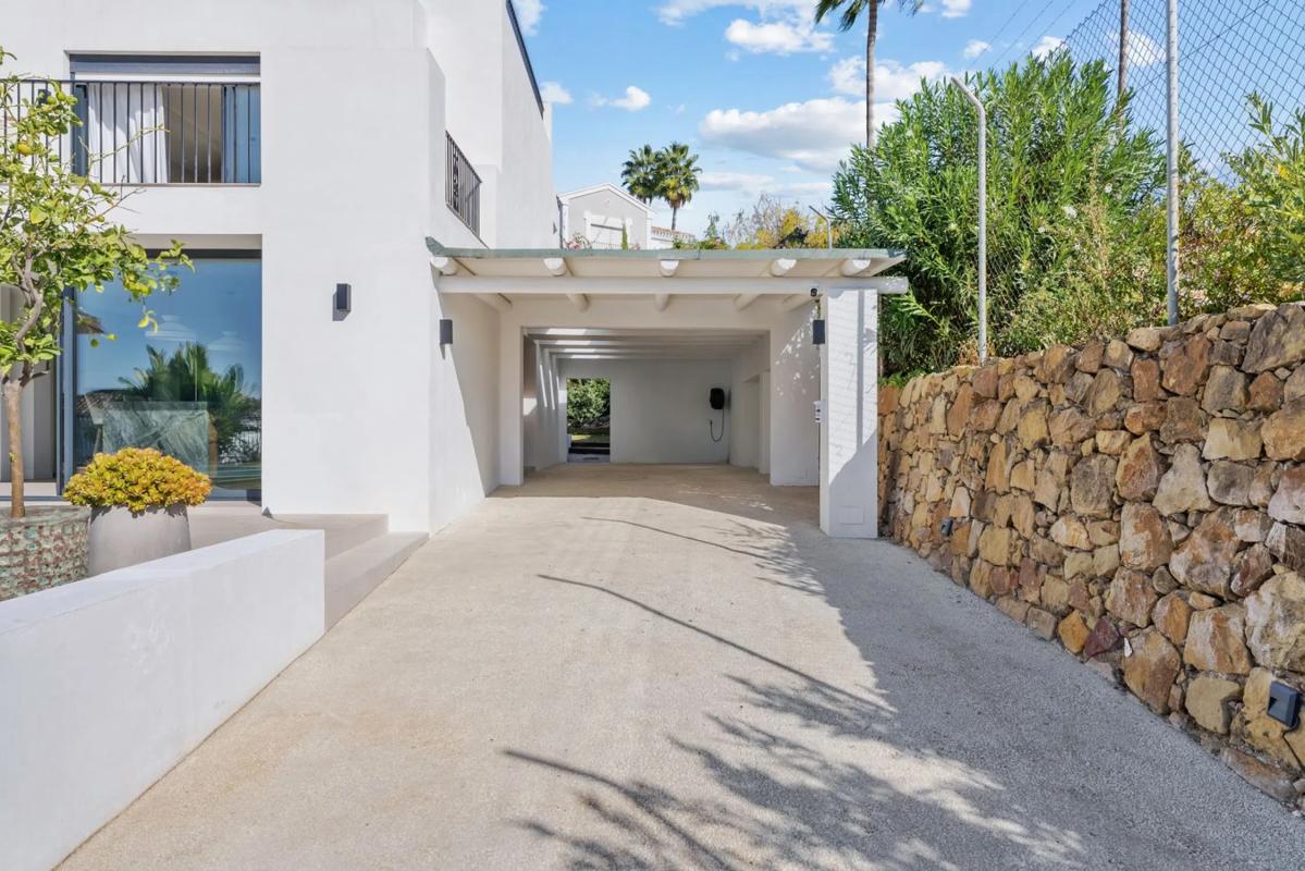 Продажа отдельного шале в  Barrio Nueva Andalucía, Марбелла photo 4