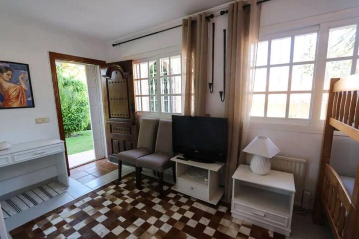 Sale of independent chalet in Calle los Jazmines, 395, Marbella
photo 2