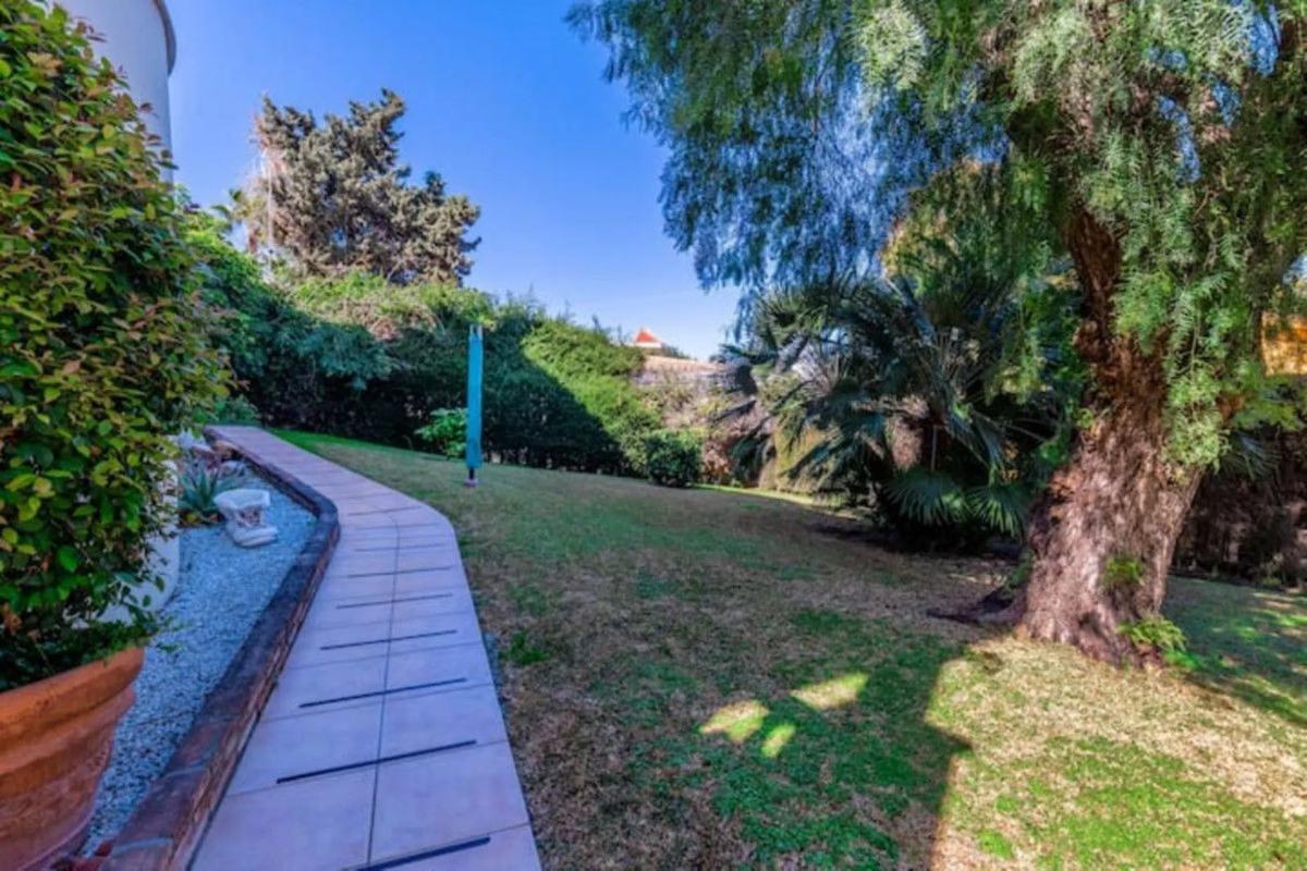 Sale of independent chalet in Calle los Jazmines, 395, Marbella
photo 4