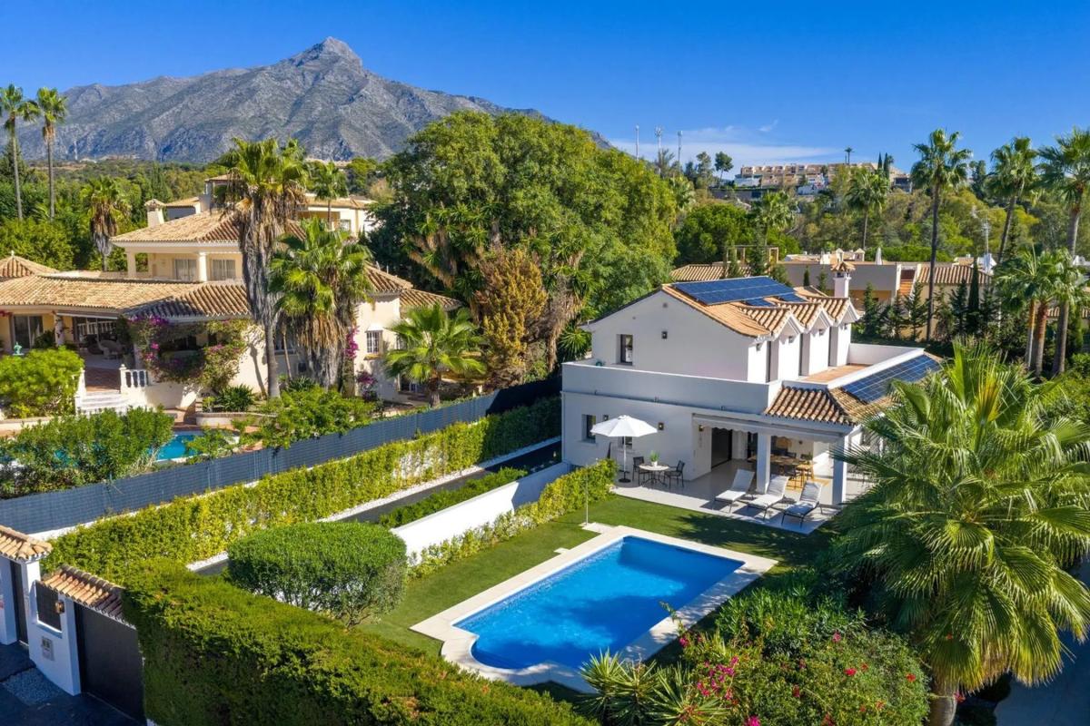 Продажа отдельного шале в Barrio Nueva Andalucía, Марбелла photo 1