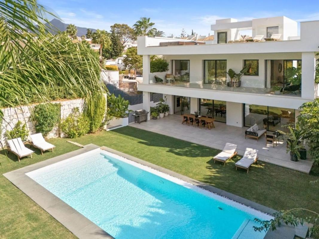 Sale of independent chalet in Nueva andalucia, Marbella
photo 2