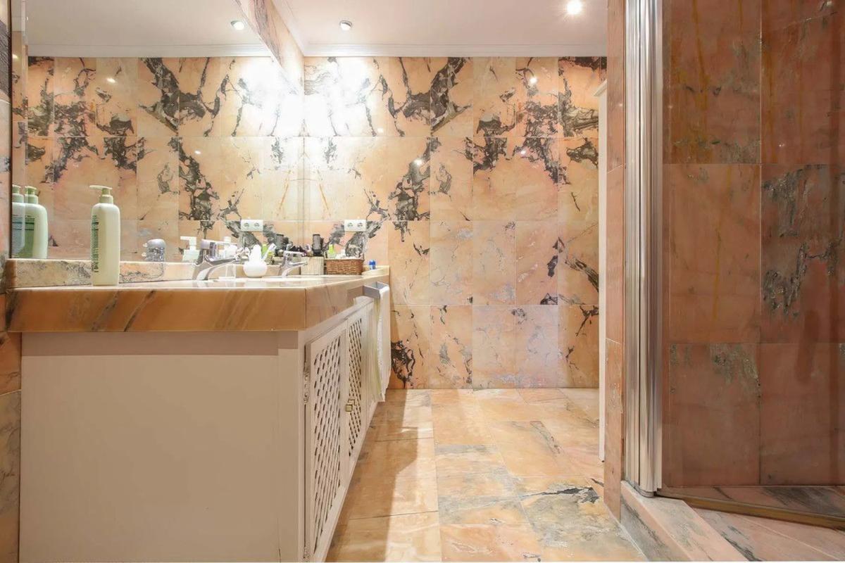 Venta de piso en Barrio Nueva Andalucía, Marbella
photo 1