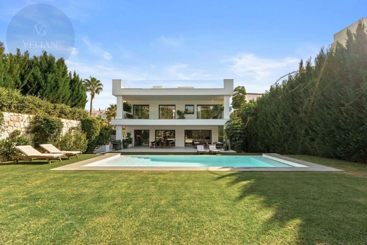 Sale of independent chalet in Nueva andalucia, Marbella
photo 4