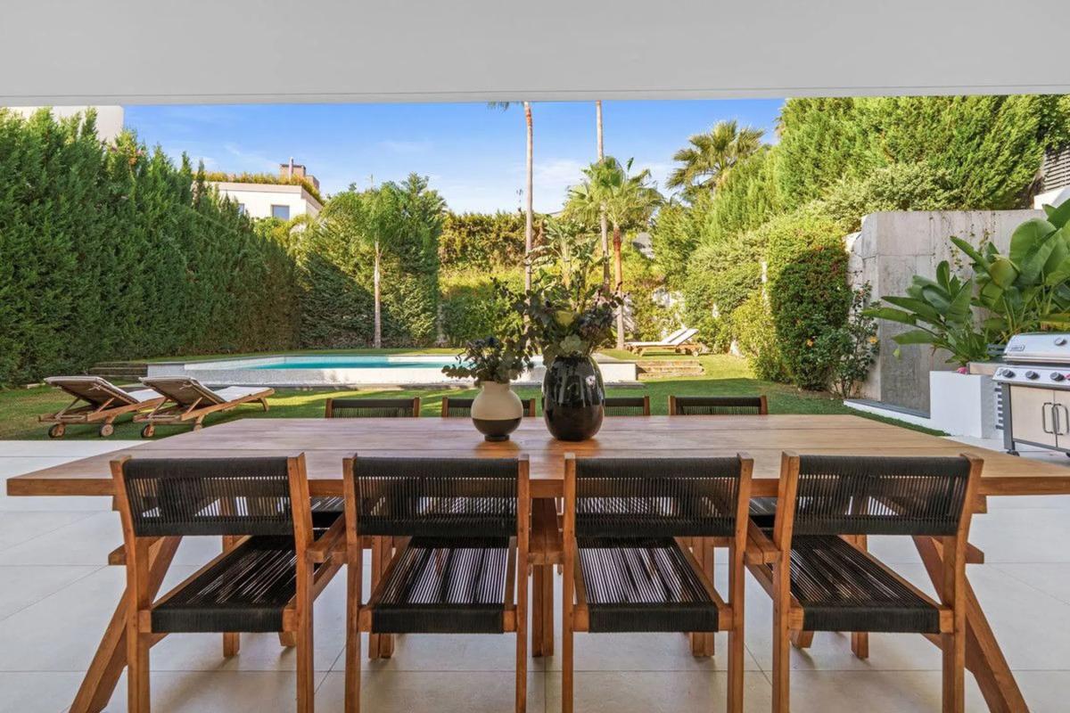 Sale of independent chalet in Calle Los Jazmines, Marbella
photo 4