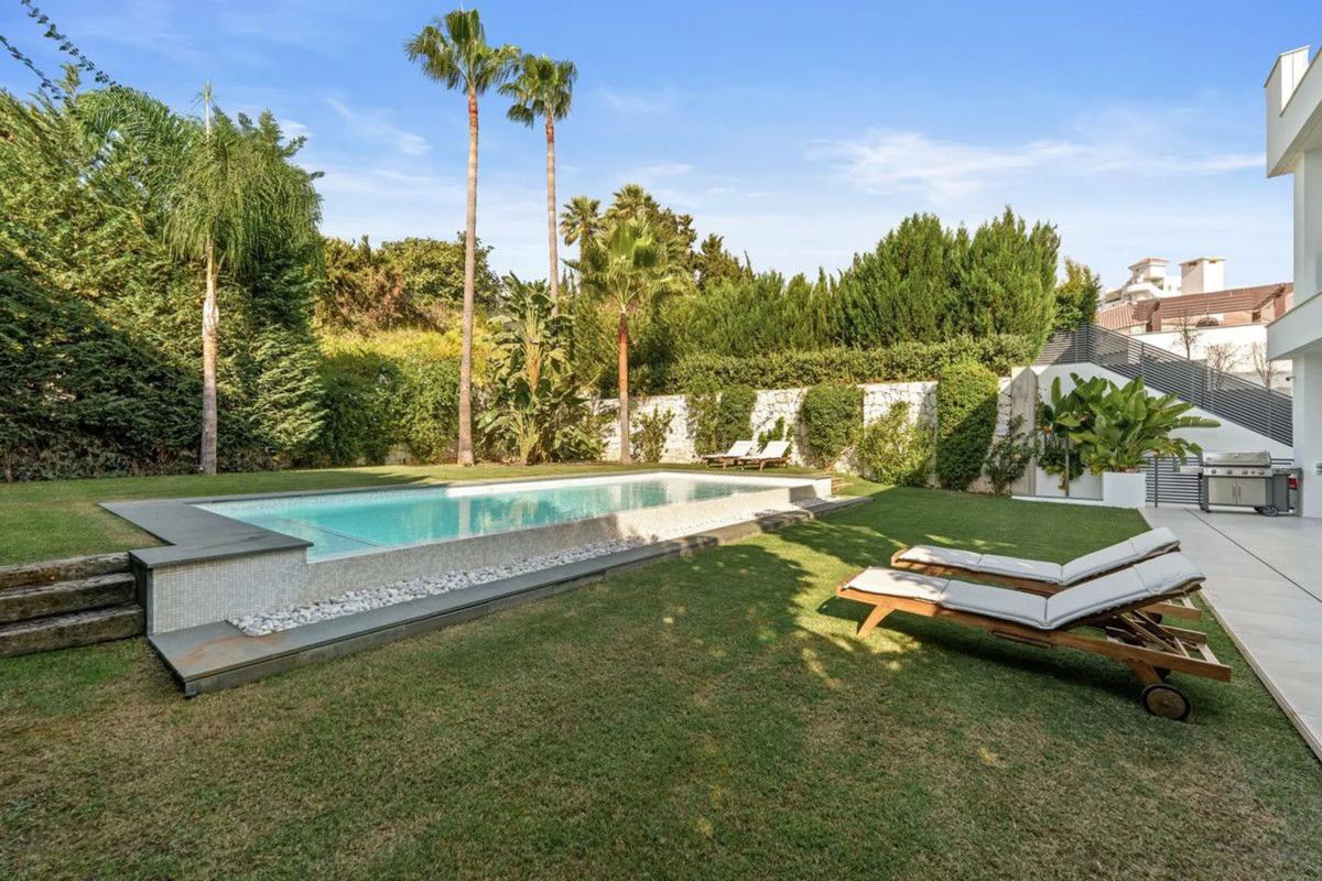 Sale of independent chalet in Calle Los Jazmines, Marbella
photo 5