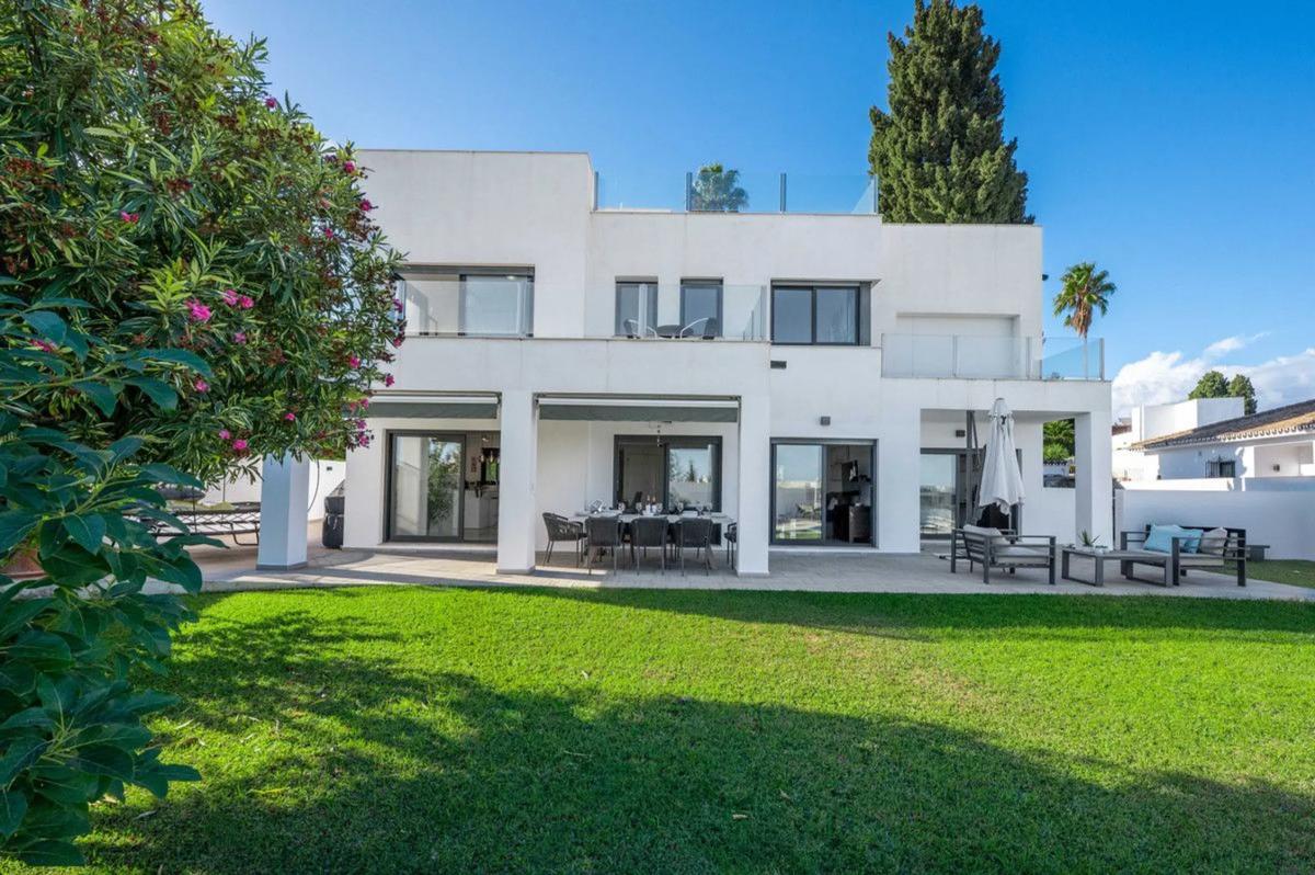 Продажа отдельного шале в Calle Luis Mazzantini, Марбелла photo 1