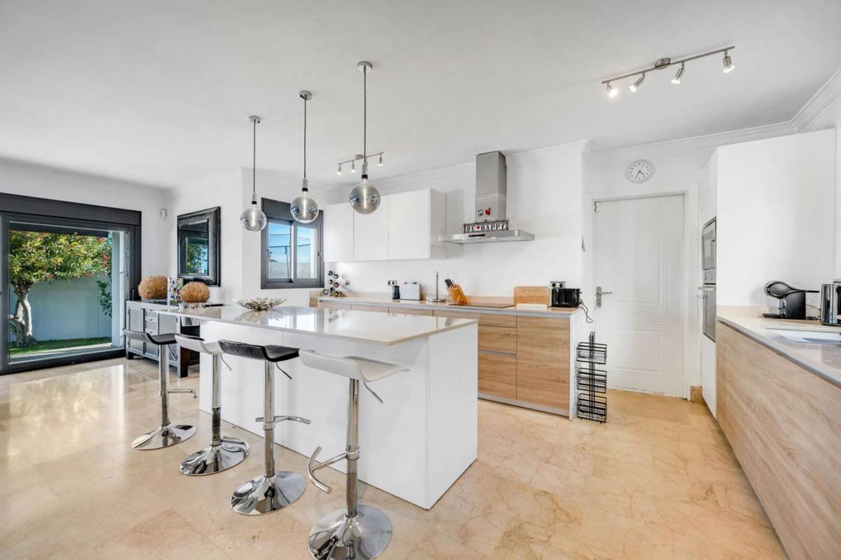 Продажа отдельного шале в Calle Luis Mazzantini, Марбелла photo 2