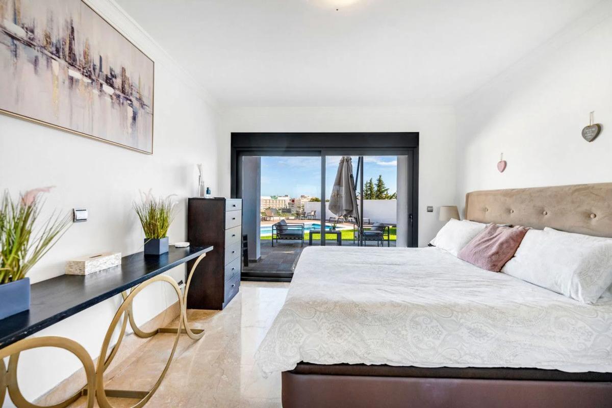 Продажа отдельного шале в Calle Luis Mazzantini, Марбелла photo 4
