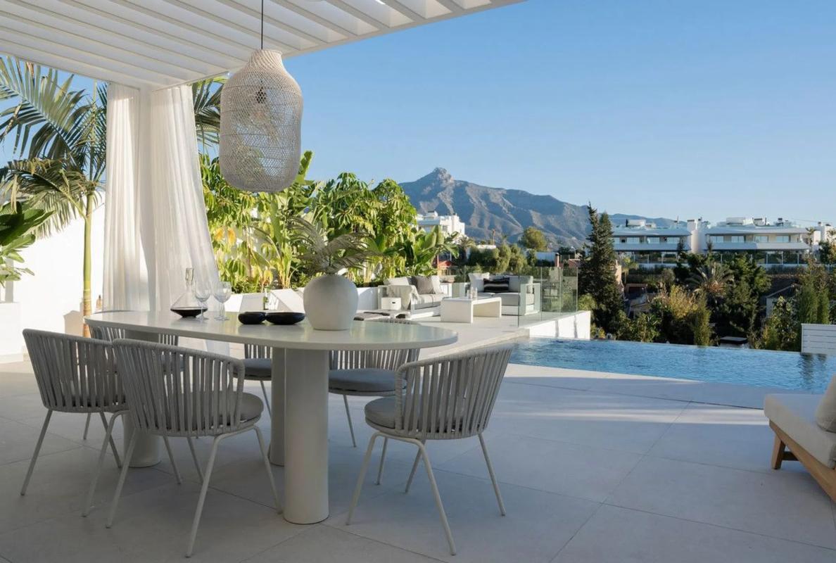 Sale of independent chalet in Avenida de los Girasoles, Marbella
photo 1