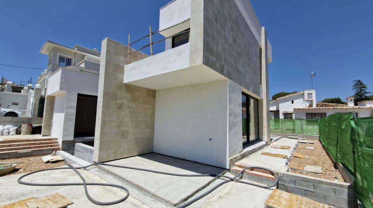 Продажа отдельного шале в Calle 18B Nva Andaluc, Марбелла photo 1