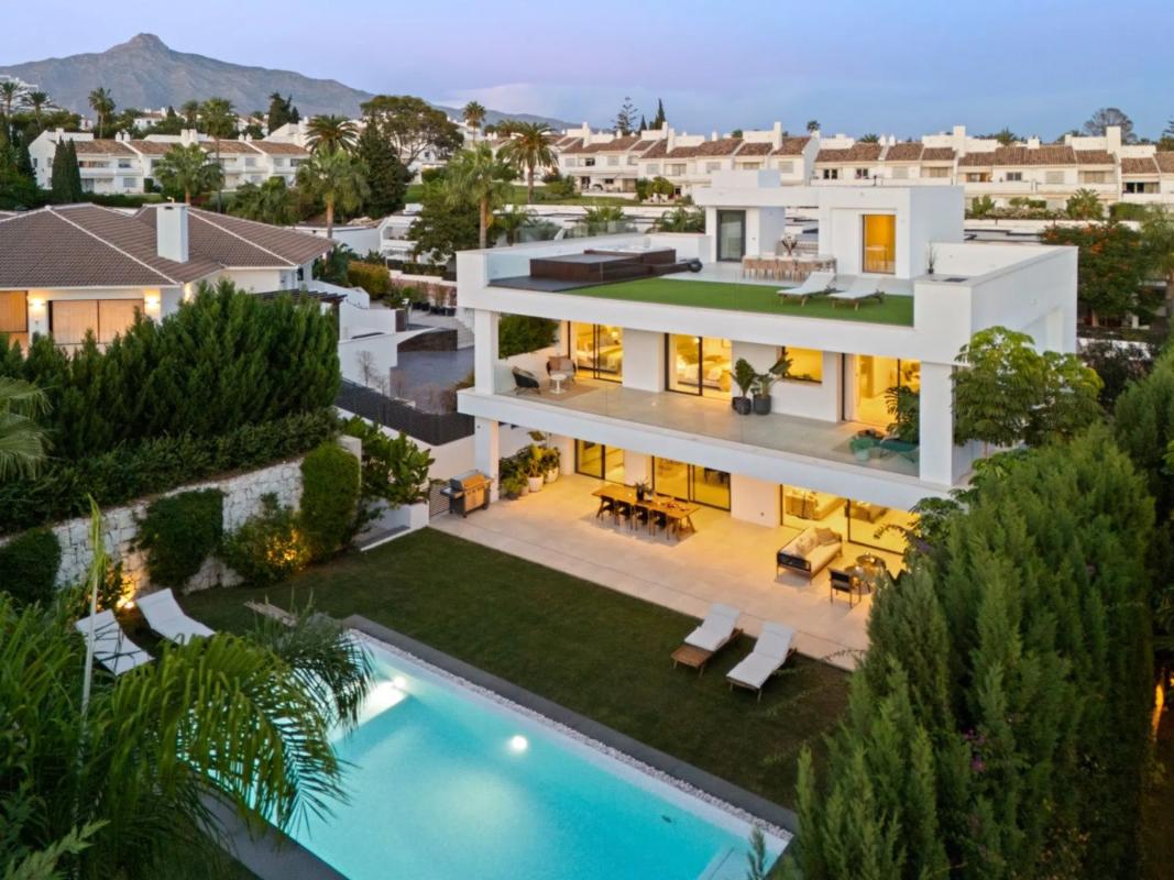 Sale of independent chalet in Calle 13B Nva Andaluc, Marbella
photo 3