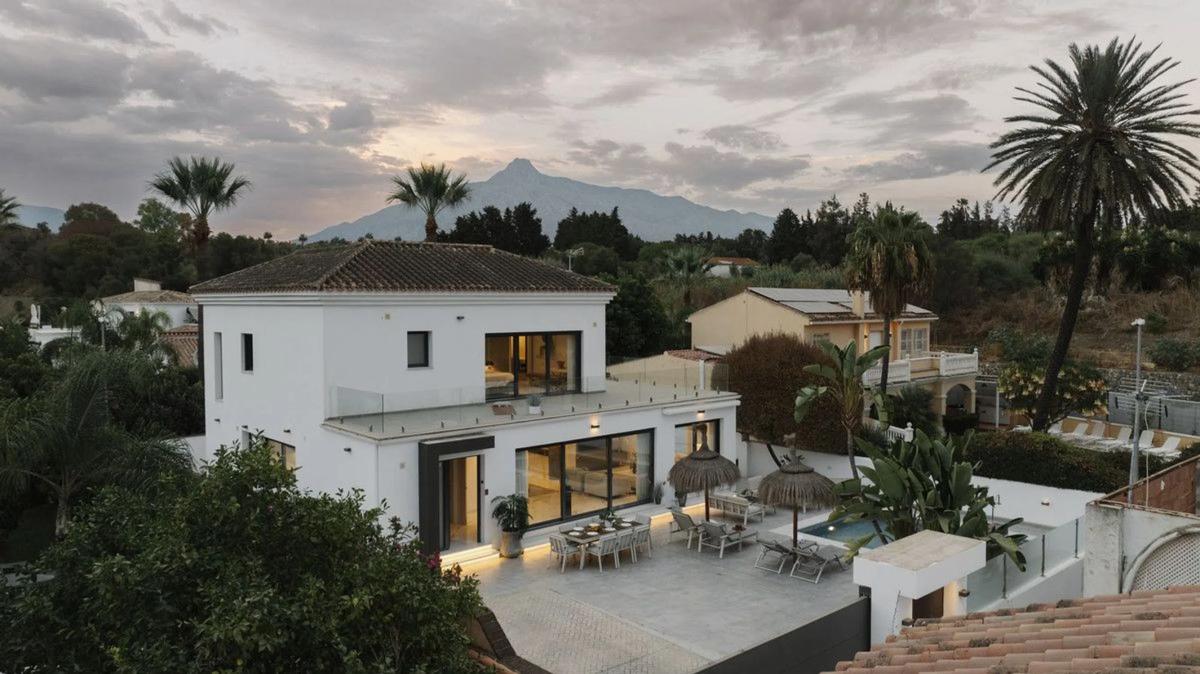 Sale of independent chalet in Calle 03B Nva Andaluc, Marbella
photo 1