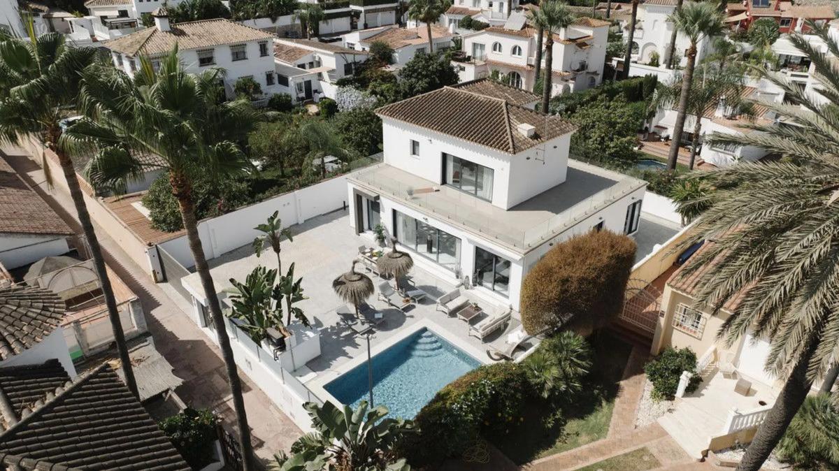 Sale of independent chalet in Calle 03B Nva Andaluc, Marbella
photo 4
