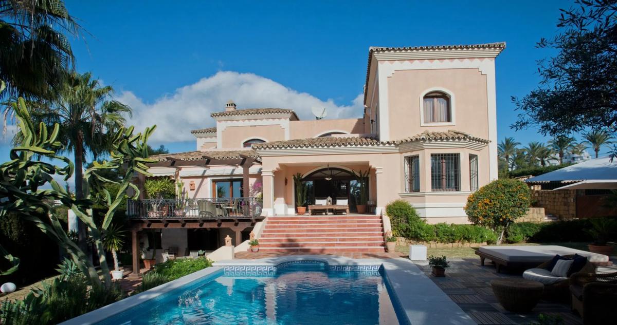 Продажа отдельного шале в Barrio Nueva Andalucía, Марбелла photo 1