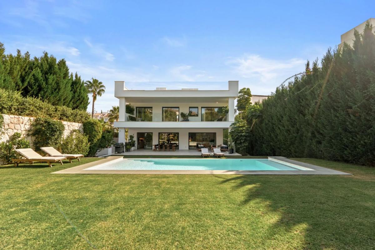 Продажа отдельного шале в Barrio Nueva Andalucía, Марбелла photo 2