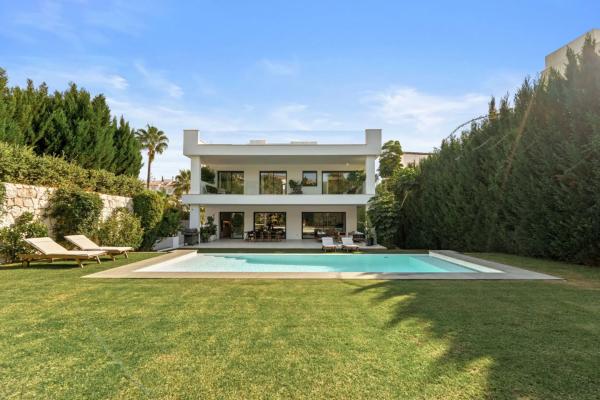 Independent chalet for sale in Barrio Nueva Andalucía, Marbella
 photo 2