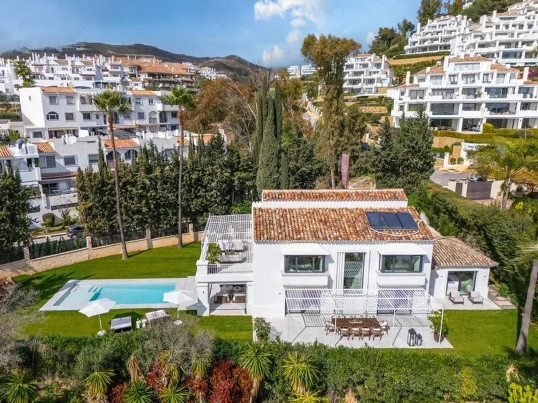 Продажа отдельного шале в  Barrio Nueva Andalucía, Марбелла photo 2