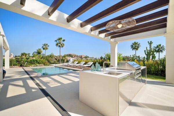 Independent chalet for sale in Barrio Nueva Andalucía, Marbella
 photo 3