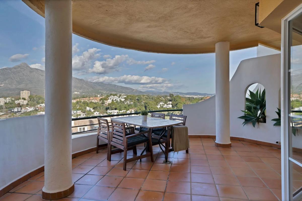 Продажа квартиры на Calle de las Adelfas, Марбелла
photo 2