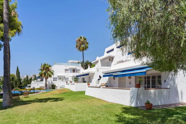 Piso en venta en Calle las Hortensias, Marbella
photo 1