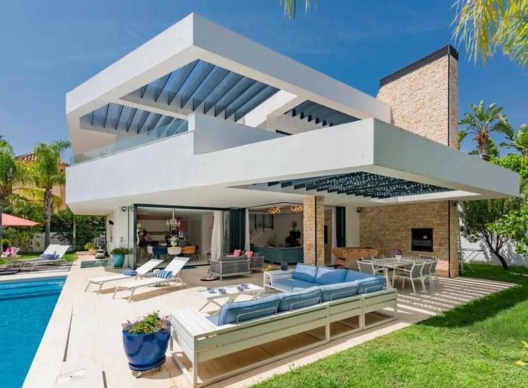 Venta de chalet independiente en Calle el Califa, Marbella
photo 1