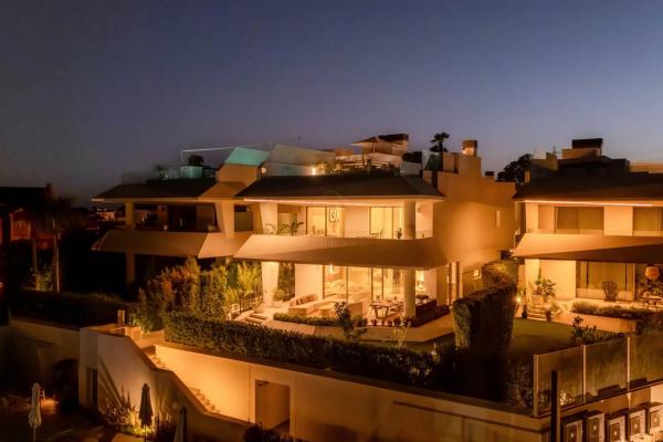Independent chalet for sale in Barrio Nueva Andalucía, Marbella
 photo 1