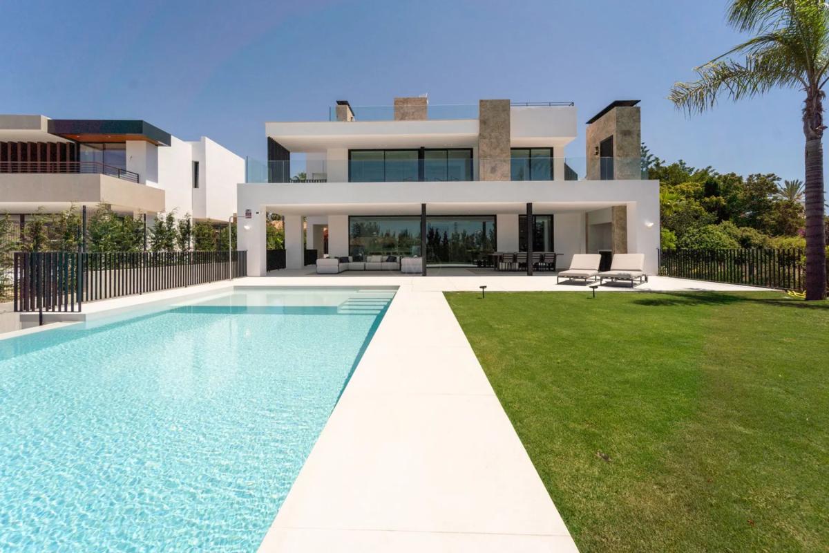 Venta de chalet independiente en Barrio Nueva Andalucía, Marbella
photo 1