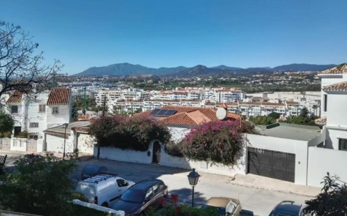 Venta de piso en Barrio Nueva Andalucía, Marbella
photo 1
