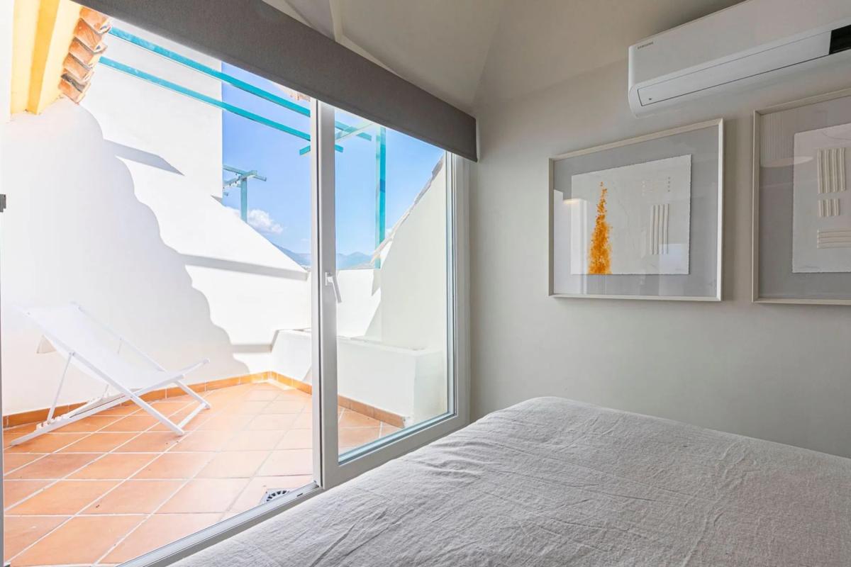 Venta de duplex en CL ADELFAS, Marbella photo 2